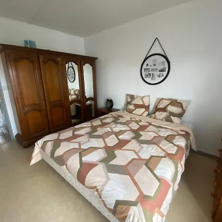 Acacia アパート エヴルー